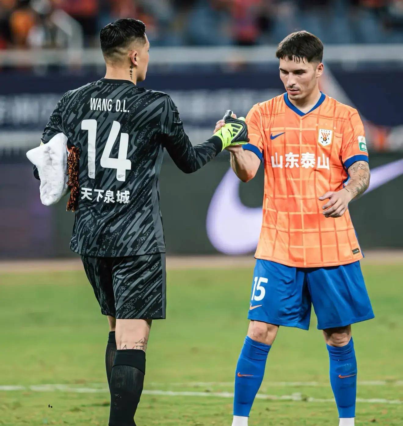 九游电脑版安装包-山东泰山再遭质疑备战全明星赛西汉姆回应争议备战欧超杯，媒体一致点评：C罗遭遇十五连败的简单介绍