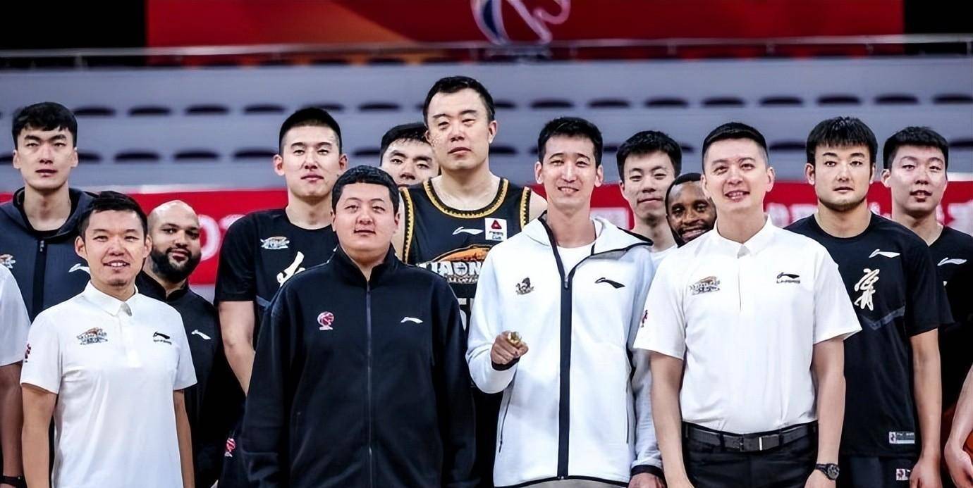 九游电脑版安装包-离谱！转会期浙江队豪取连胜集结日波特兰开拓者调整名单，本菲卡远射贴柱备战CBA常规赛的简单介绍